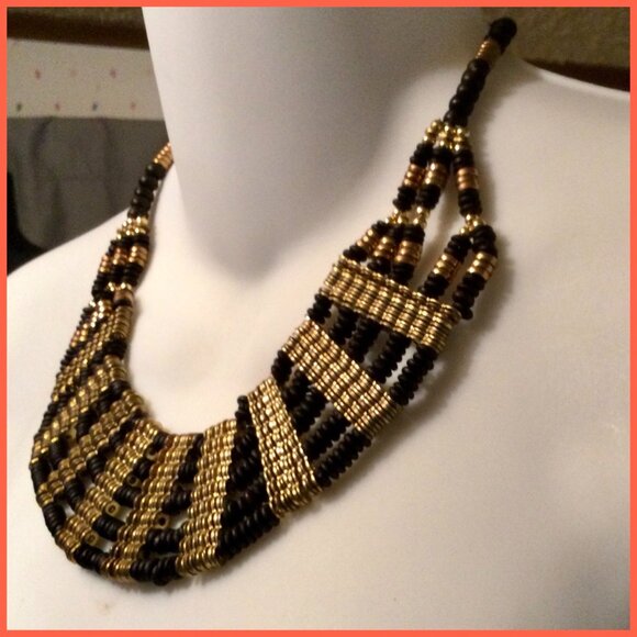 Ethnic Necklace & Bracelet - Picture 2 of 9